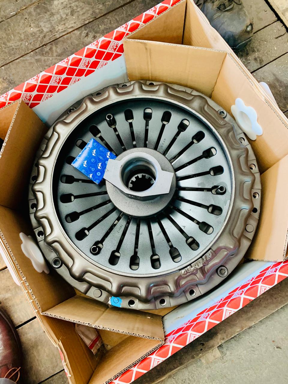 Reparación de Embrague Hino 700 – Importadora Santiago