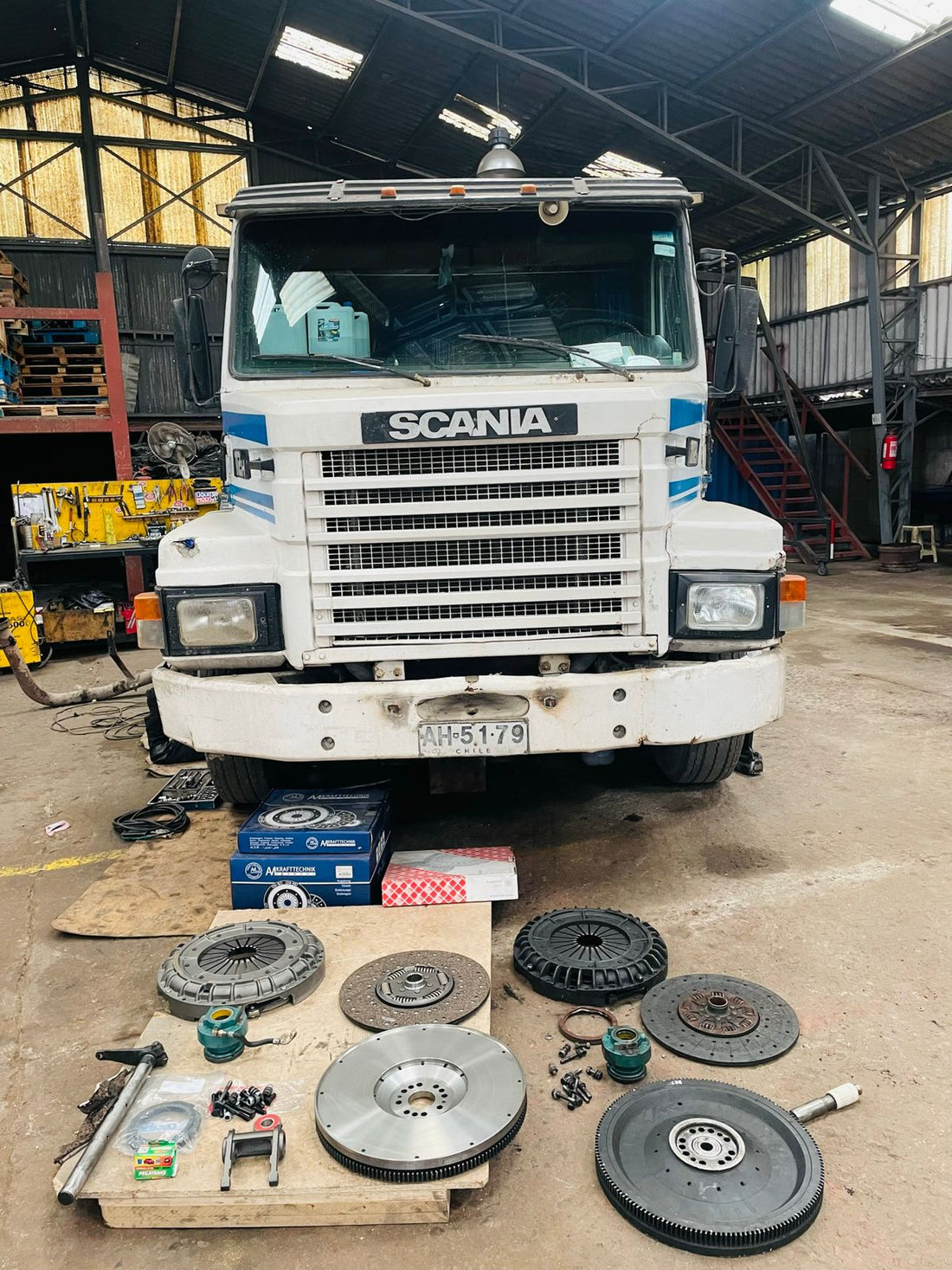 Scania 112 360 HP ingresado para reparación del sistema de embrague