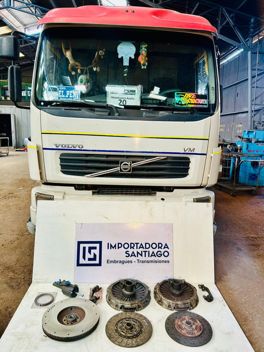 Volvo VM 260 en servicio técnico de reparación de embrague con caja Eaton Fuller
