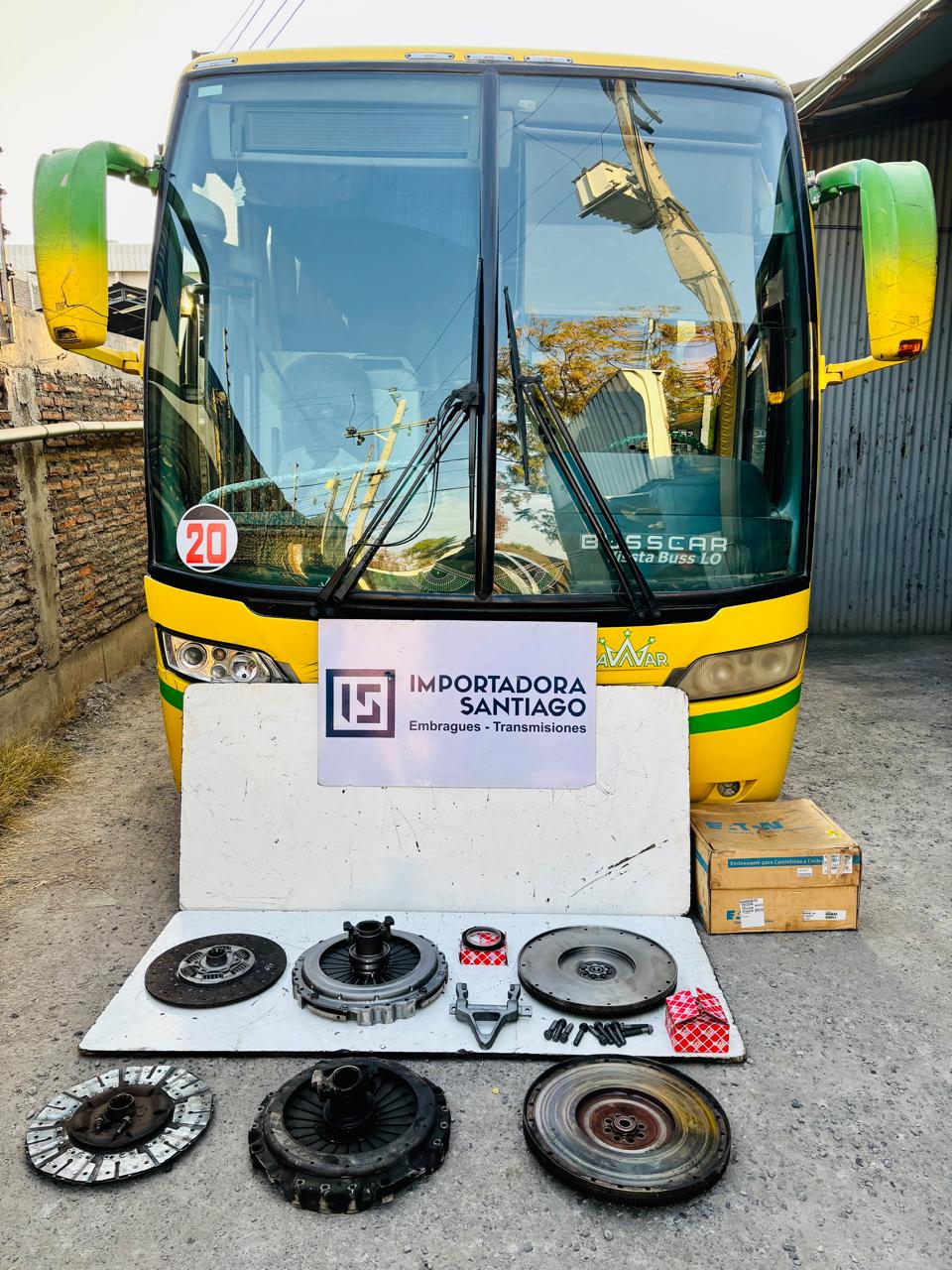 Bus Mercedes-Benz O500R en servicio técnico de embrague en Santiago